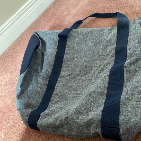 Hollister Duffle Bag - Picture 5 of 7